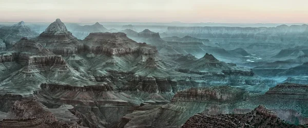 Increíble vista panorámica al amanecer del Gran Cañón, Estados Unidos — Foto de Stock