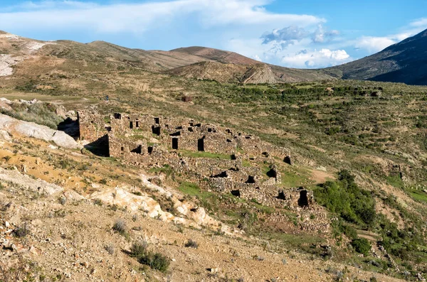 Ruines antiques sur l'île de Soleil (Isla del Sol) sur le lac Titicaca en Bolivie — Photo