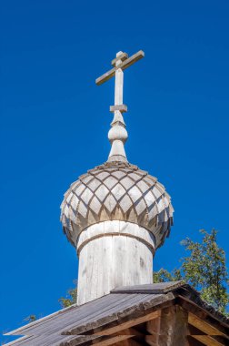 Ahşap çapraz Anzersky Adası. Solovky Adaları, Rusya Federasyonu