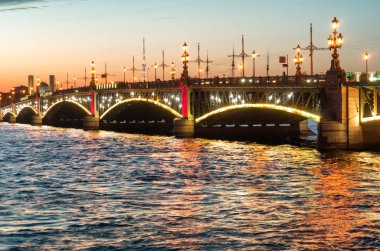 Trinity Köprüsü gece, Saint Petersburg, Rusya Federasyonu