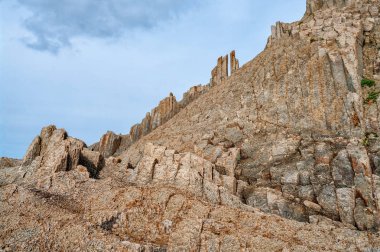 Cape Stolbchaty, coğrafi cape Kunashir Sakhalin Adası Oblast, Rusya'nın doğu kıyısında.