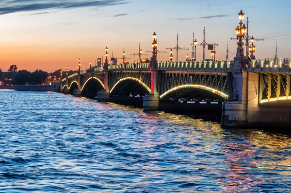 Trinity Bridge di notte, San Pietroburgo, Russia — Foto Stock