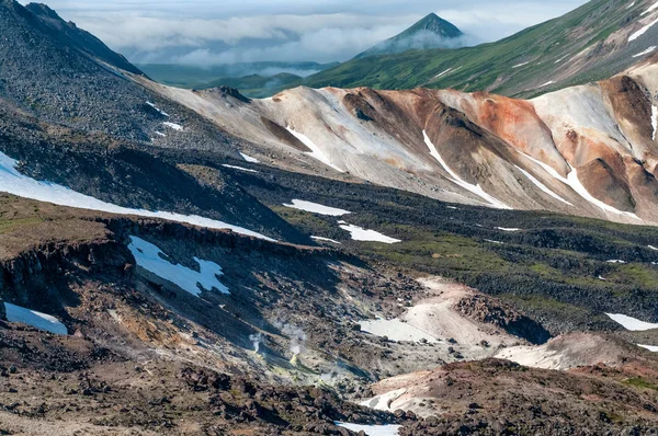 Dağ manzarası, Paramushir Adası, Rusya Federasyonu. Karpinsky grubu. — Stok fotoğraf