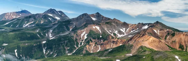 Berglandschaft auf der Insel Paramuschir, Russland. karpinsky gruppe. — Stockfoto