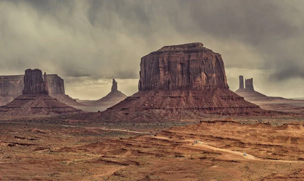 Uitzicht op het woestijn landschap in Monument Valley, — Stockfoto