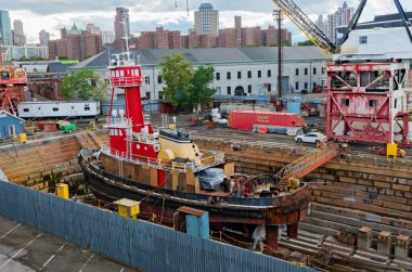 Brooklyn Navy Yard, Brooklyn'in kuzeybatısında, New York'ta bulunan bir tersane ve endüstriyel komplekstir.