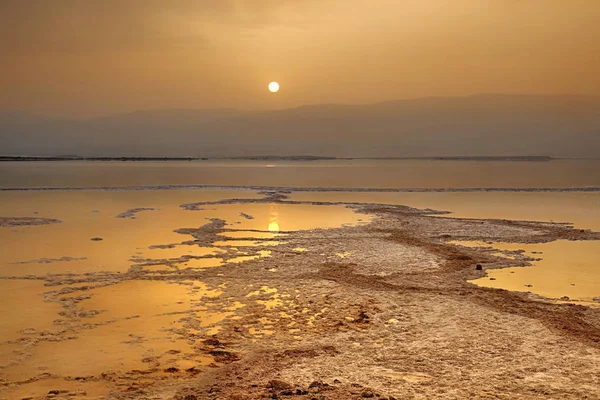 Zicht op de Dode Zee kustlijn. Israël — Stockfoto