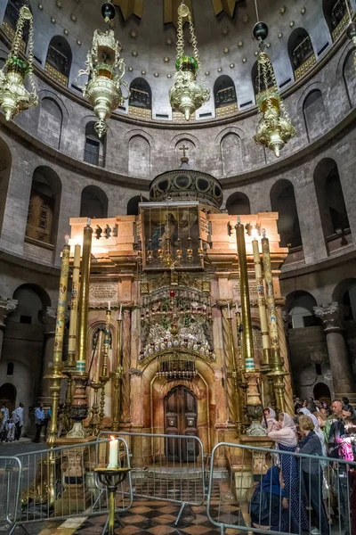 Interior de la Iglesia del Santo Sepulcro en Jerusalén, Israel — Foto de Stock