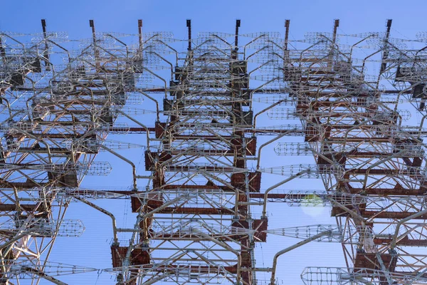 Sovjetiska radarsystem ”Duga” vid kärnkraftverket i Tjernobyl säkerhetszon, Ukraina — Stockfoto