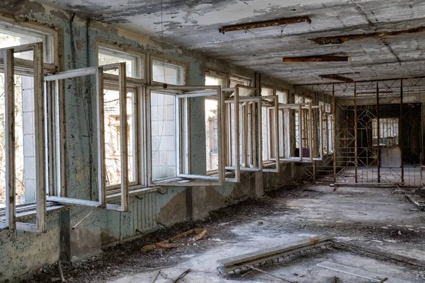 Edificio abbandonato nella zona di esclusione di Chernobyl, Ucraina — Foto Stock