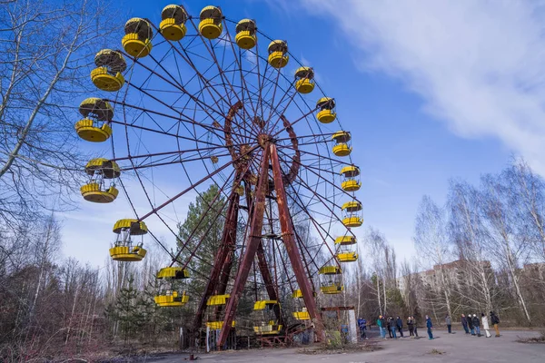 Övergivna nöjesparken i Pripyat, i Tjernobyl säkerhetszon, Ukraina — Stockfoto