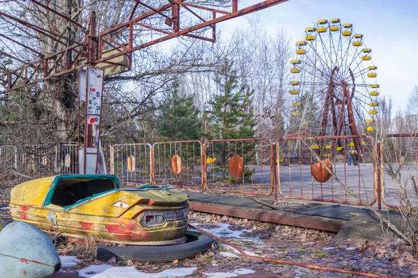 Parque de atracciones abandonado en Pripyat, en la Zona de Exclusión de Chernobyl, Ucrania — Foto de Stock
