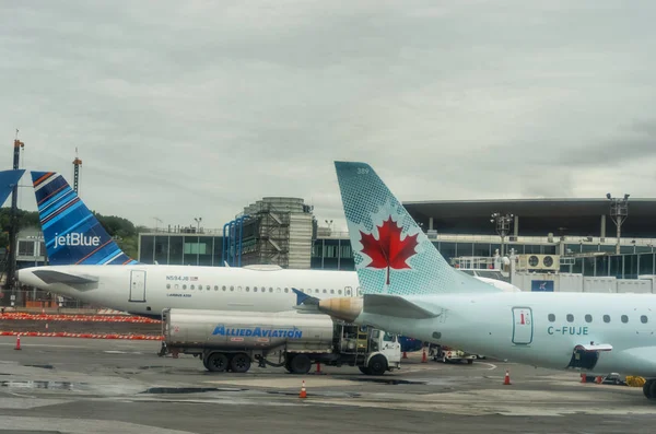 LaGuardia Airport is an airport in the northern part of the New York City in the United States. — Stock Photo, Image