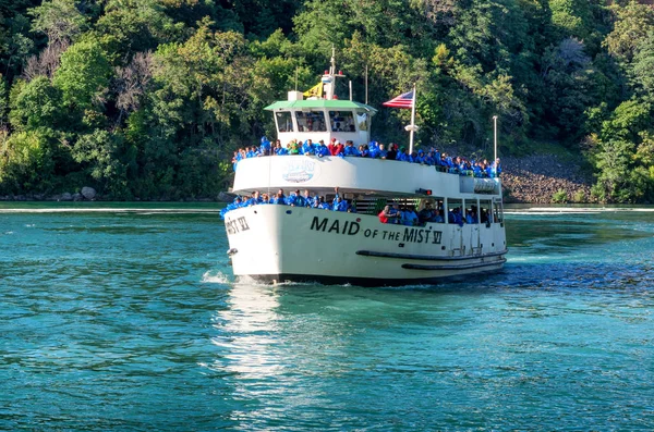 Boat Maid of the Mist in the Niagara River. Niagara Falls. USA — Stock Photo, Image