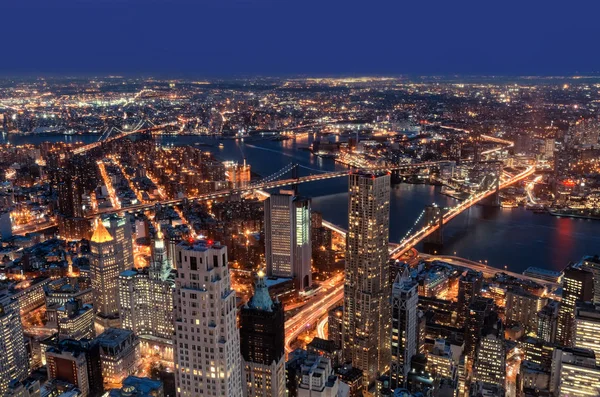 New York City in de nacht — Stockfoto