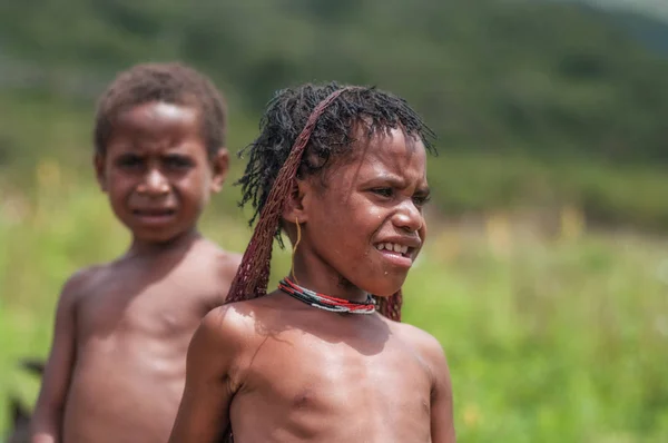 The children of a Papuan tribe — Stock Photo, Image