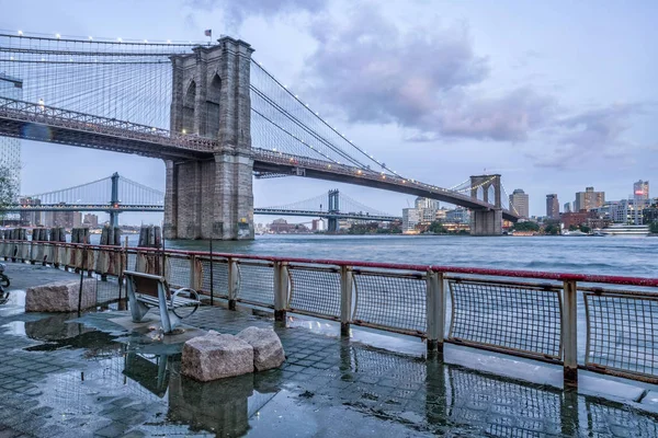 Manhattan and Brooklyn Bridges at night — Stock Photo, Image