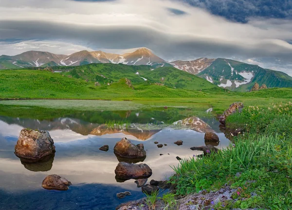 Mountain landscape at Paramushir Island, Russia. Karpinsky Group. — Stock Photo, Image
