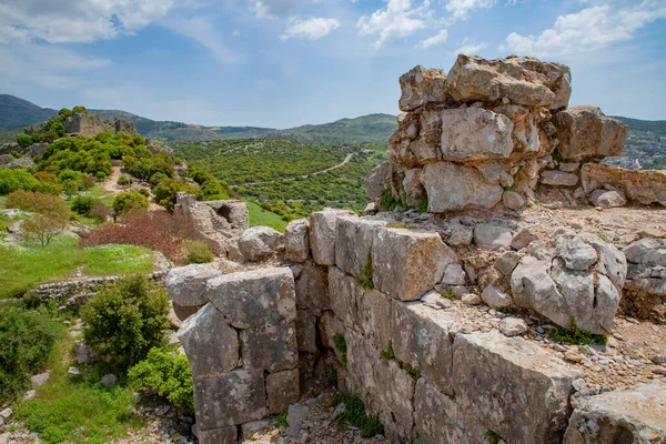 ニムロド城 Nimrod Fortress またはニムロド城 Nimrod Castle イスラエルのヘルモン山の南斜面に位置する中世のAyyubid城 — ストック写真