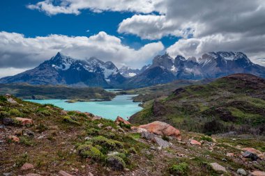 Cuernos del Paine, Lago Pehoe, Şili Patagonya 'daki Torres del Paine Ulusal Parkı