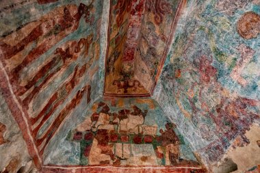 Bonampak, Chiapas, Meksika 21 Aralık 2019: Bonampak Tapınağı 'ndaki antik duvar resimleri, klasik Maya döneminden. Tablolar Maya yaşamının hikayesini gösteriyor..