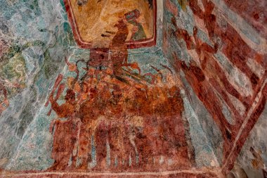 Bonampak, Chiapas, Meksika 21 Aralık 2019: Bonampak Tapınağı 'ndaki antik duvar resimleri, klasik Maya döneminden. Tablolar Maya yaşamının hikayesini gösteriyor..