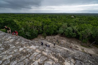 Calakmul (Kalakmul), Meksika 'nın Campeche eyaletinde 19 Aralık 2019 tarihinde kurulmuş bir Maya arkeolojik sitesidir.