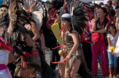 Mexico City, Mexico - 12 Aralık 2016: Guadalupe Bakiresi Günü 'nün kutlanması, Guadalupe Hanımefendisi Bazilikası' nın meydanında onun onuruna bir ayin düzenlendi.