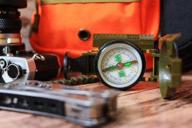 Yürüyüş için bir pusula ve çoklu araç