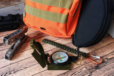 Yürüyüş için pusula ve çoklu araç