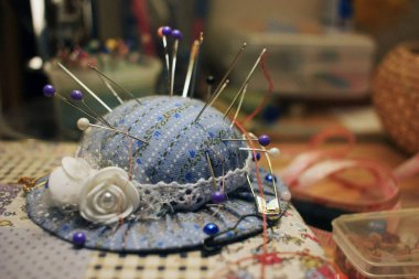 İğnelere yumuşak iğne yatağı