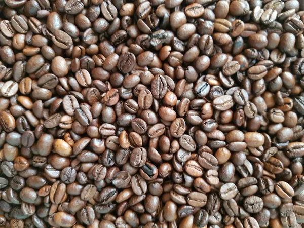 Кофейные Зерна Лежат Столе — стоковое фото