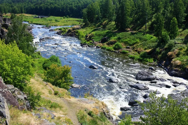 Stenen Rotsblokken Een Berg Rivier — Stockfoto