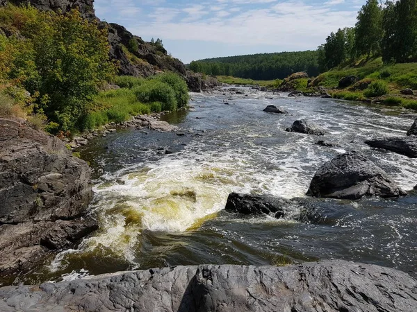 Stenblock Fjällflod — Stockfoto