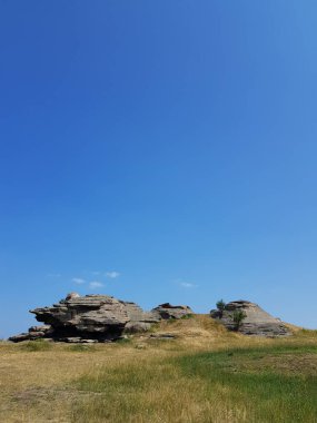 Bozkırda taş kayaları