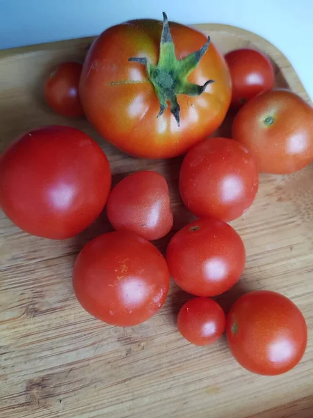 Tomates Rojos Maduros Plato — Foto de Stock