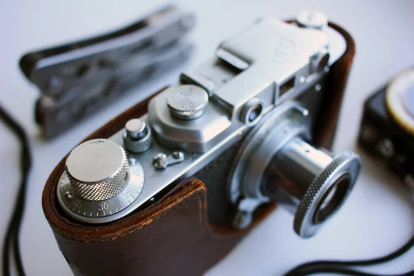 Caméra Film Vintage Dans Étui Cuir — Photo