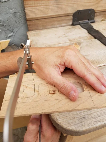 Tischler Sägte Puzzle Aus Holz — Stockfoto
