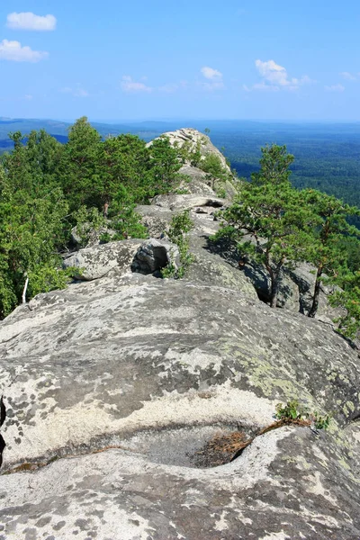 Steinernes Gebirge Umgeben Von Sibirischer Taiga — Stockfoto