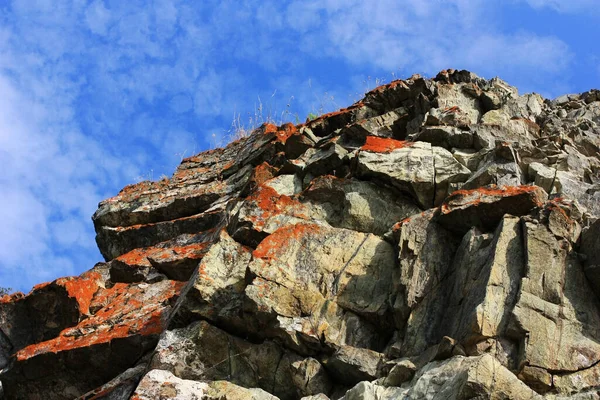 Piedra Granito Roca Sobre Fondo Cielo Azul —  Fotos de Stock