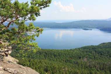 Arakul Gölü - dağdan manzara