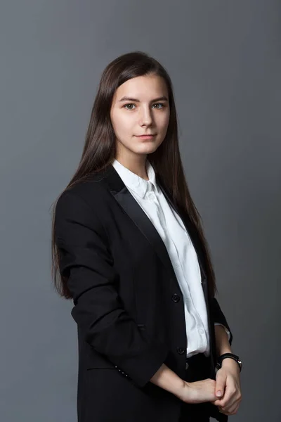 Portrait Heureuse Écolière Adolescente Chemise Blanche Sur Fond Gris Studio — Photo