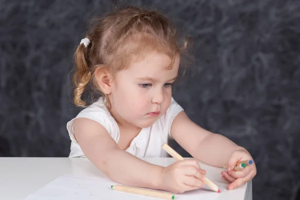 Little Girl Draws Pencils Portrait Background School Board Undoor — Stock Photo, Image