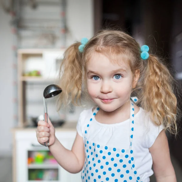 Mooi Meisje Speelt Children Keuken Bereiden Van Voedsel — Stockfoto