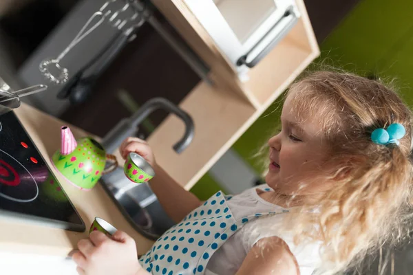 Little Pretty Girl Playing Children Kitchen Preparing Food — Stock Photo, Image