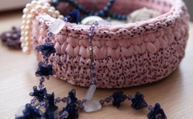 Tığ işi ev sepeti,