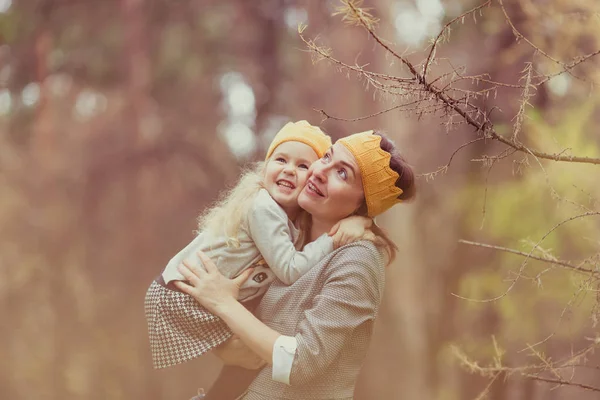 Beautiful Girl Mother Knitted Crown Walk Autumn Park Outdoor — Stock Photo, Image