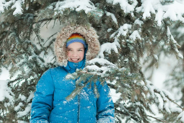 Portrait Joyeux Garçon Heureux Jouant Dans Parc Hiver Plein Air — Photo