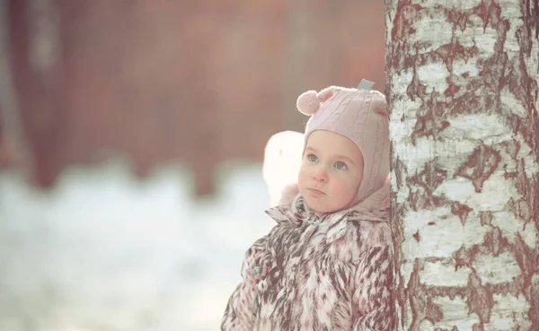 Little Girl Walk Winter Park Outdoor — Stock Photo, Image