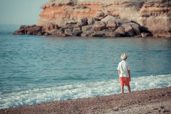 Ritratto Adolescente Piedi Vicino Mare All Aperto — Foto Stock